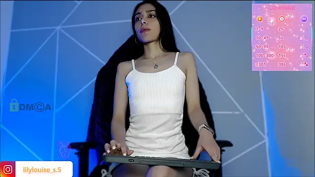 Snapshot of lilylouisee chatting on April 19, 5:56 pm lilylouisee online show from April 19, 5:56 pm