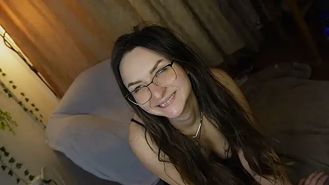Snapshot of NaughtYHomemadE chatting on December 22, 3:33 pm NaughtYHomemadE online show from December 22, 3:33 pm