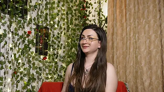 NaughtYHomemadE online show from April 18, 7:07 pm