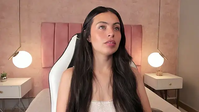 Snapshot of magic_fernanda chatting on February 28, 9:33 pm magic fernanda online show from February 28, 9:33 pm