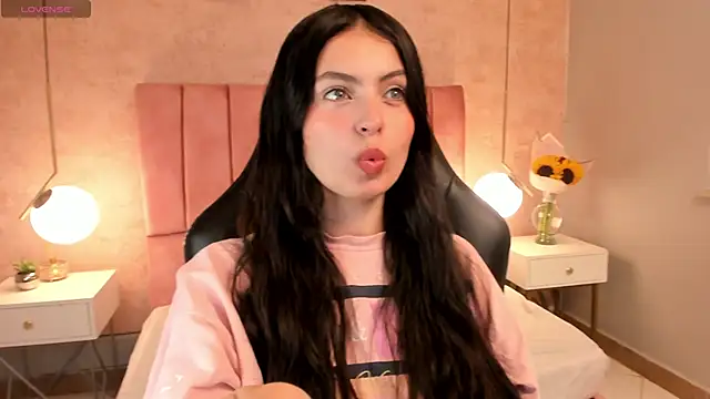 Snapshot of magic_fernanda chatting on March 19, 9:05 pm magic fernanda online show from March 19, 9:05 pm