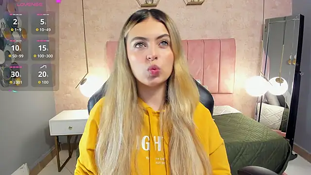 Snapshot of magic_fernanda chatting on October 16, 8:32 pm magic fernanda online show from October 16, 8:32 pm