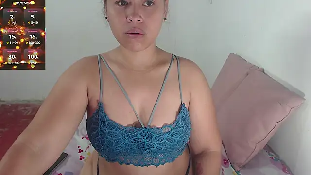 Snapshot of Hazel_donna chatting on December 4, 8:34 am Hazel donna online show from December 4, 8:34 am