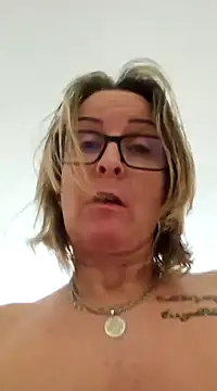 Snapshot of Steffi45 chatting on December 9, 8:44 pm Steffi45 online show from December 9, 8:44 pm