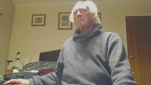 WaverlyKernow online show from December 3, 8:39 pm