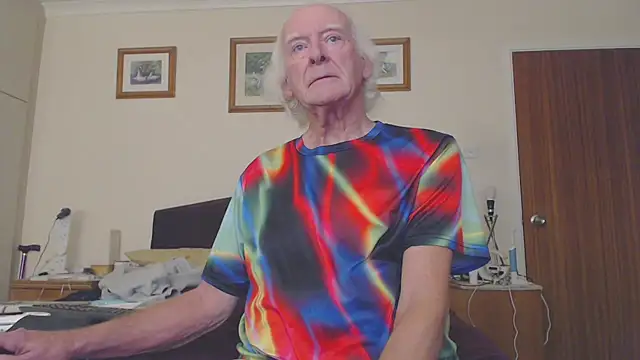 WaverlyKernow online show from February 4, 3:36 pm