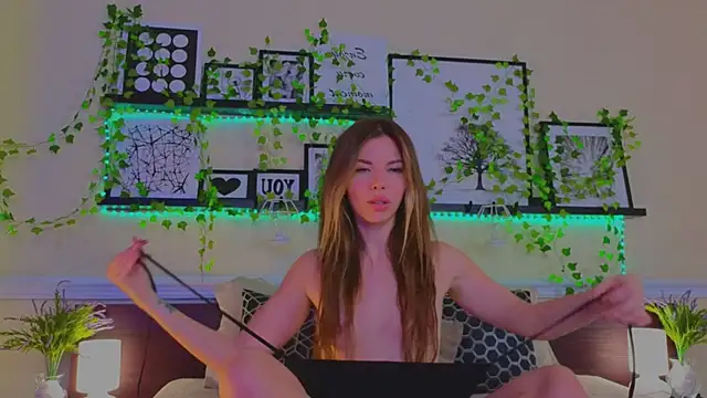 Real Tini online show from March 6, 1:03 pm