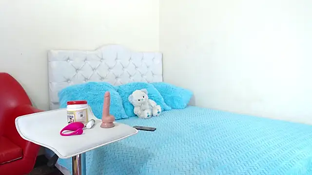 luna hoott online show from March 6, 2:29 pm