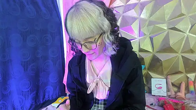 Snapshot of neeko_princes chatting on December 7, 3:19 pm neeko princes online show from December 7, 3:19 pm
