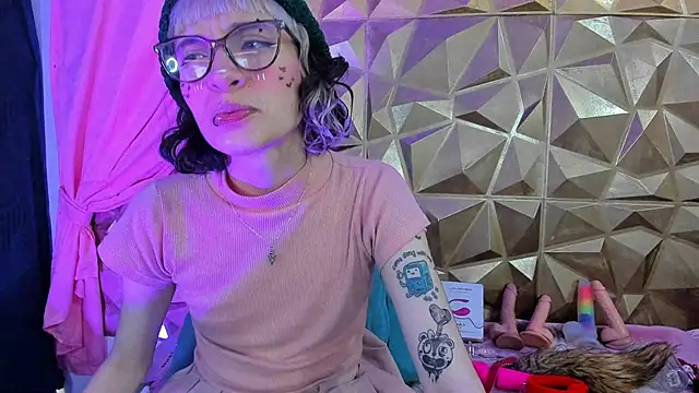 Snapshot of neeko_princes chatting on December 13, 3:32 pm neeko princes online show from December 13, 3:32 pm