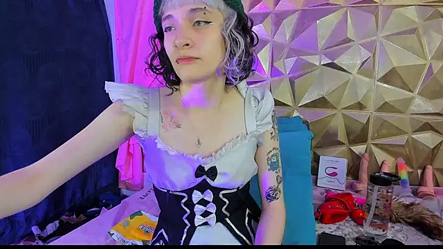 Snapshot of neeko_princes chatting on December 15, 12:17 pm neeko princes online show from December 15, 12:17 pm