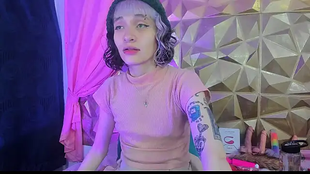 Snapshot of neeko_princes chatting on December 16, 12:16 pm neeko princes online show from December 16, 12:16 pm