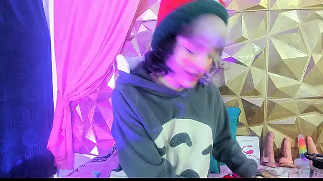 Snapshot of neeko_princes chatting on December 23, 12:19 pm neeko princes online show from December 23, 12:19 pm