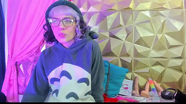 Snapshot of neeko_princes chatting on December 23, 3:23 pm neeko princes online show from December 23, 3:23 pm
