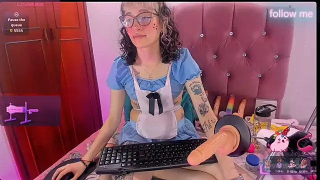 Snapshot of neeko_princes chatting on October 9, 12:36 pm neeko princes online show from October 9, 12:36 pm