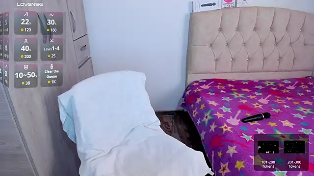 emily1  online show from December 15, 1:43 pm