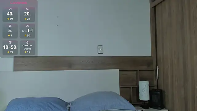 Snapshot of _fullmoon chatting on February 27, 10:09 pm fullmoon online show from February 27, 10:09 pm