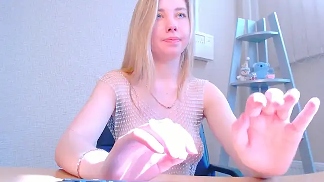 Snapshot of AliceFire_ chatting on March 14, 10:29 am AliceFire online show from March 14, 10:29 am