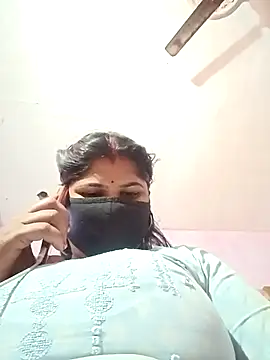 Hotmohni online show from February 14, 9:45 am