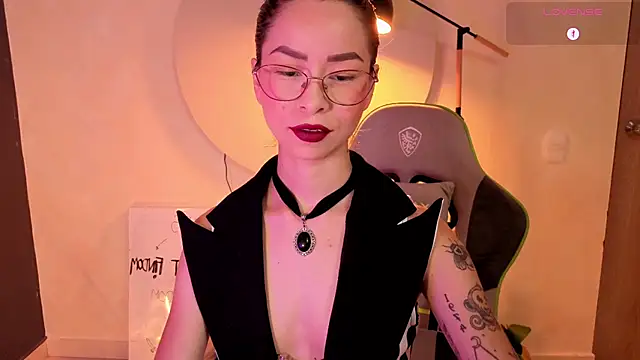 Snapshot of rosse_98_ chatting on May 1, 2:10 pm rosse 98 online show from May 1, 2:10 pm