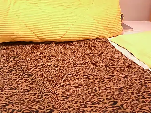 cindy mia online show from October 31, 11:00 am