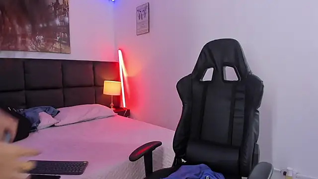 Snapshot of Megan_Miles02 chatting on March 19, 2:27 am Megan Miles02 online show from March 19, 2:27 am