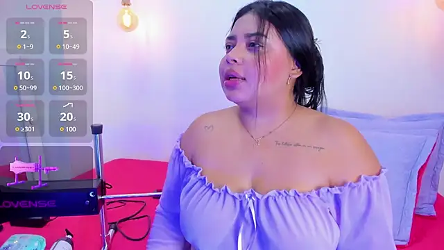 Snapshot of Emily_cooper20 chatting on February 2, 7:35 pm Emily cooper20 online show from February 2, 7:35 pm