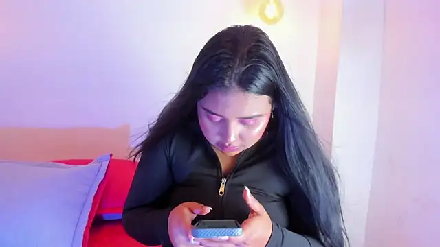 Snapshot of Emily_cooper20 chatting on February 7, 10:41 pm Emily cooper20 online show from February 7, 10:41 pm