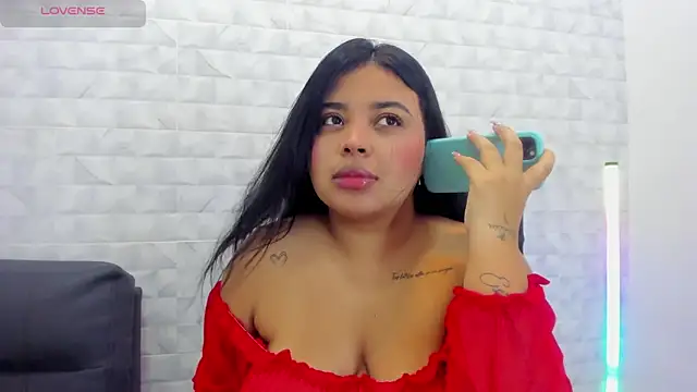 Snapshot of Emily_cooper20 chatting on March 22, 12:06 am Emily cooper20 online show from March 22, 12:06 am