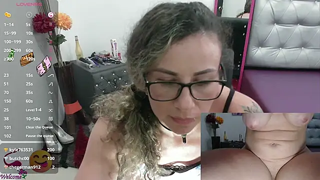 ViickySexy online show from February 24, 10:47 pm