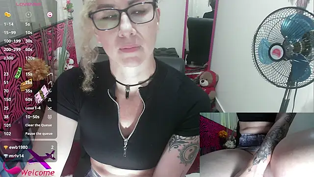 ViickySexy online show from October 21, 8:20 pm