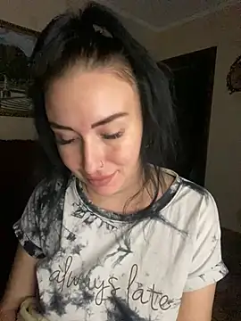Snapshot of Roxana_Bell chatting on June 3, 6:35 pm Roxana Bell online show from June 3, 6:35 pm