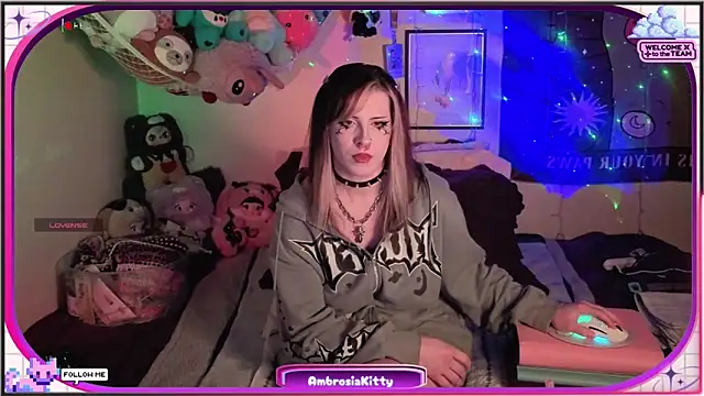 Snapshot of AmbrosiaKitty chatting on May 1, 7:57 am AmbrosiaKitty online show from May 1, 7:57 am