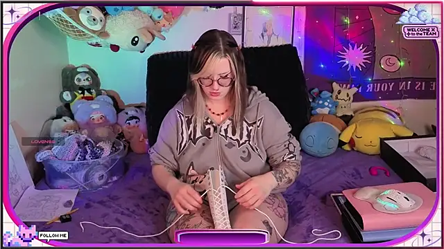 Snapshot of AmbrosiaKitty chatting on July 9, 9:24 am AmbrosiaKitty online show from July 9, 9:24 am