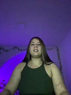 Snapshot of little_tifanny82 chatting on February 7, 8:34 pm little tifanny82 online show from February 7, 8:34 pm