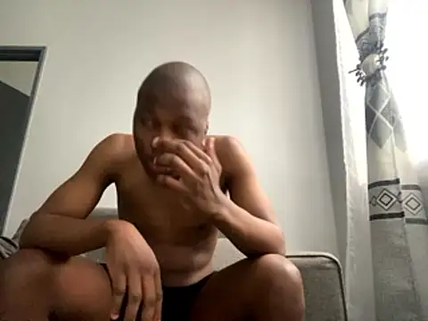 liluxxx32 online show from January 14, 6:30 am