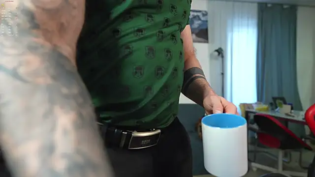 danielkraigforu online show from April 12, 3:28 pm