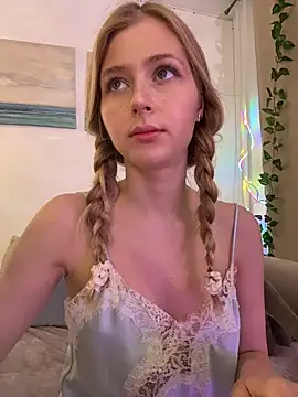 LunaRase online show from November 3, 9:21 am