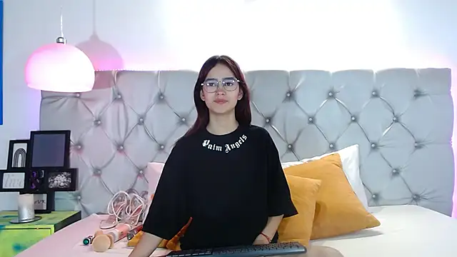 Snapshot of MelodyMansson chatting on February 18, 1:55 pm MelodyMansson online show from February 18, 1:55 pm