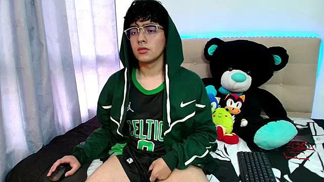 Snapshot of _nickconnor01 chatting on December 15, 10:04 pm  nickconnor01 online show from December 15, 10:04 pm
