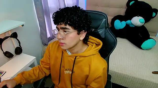 Snapshot of _nickconnor01 chatting on December 23, 9:08 pm  nickconnor01 online show from December 23, 9:08 pm