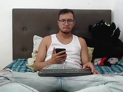 Snapshot of andy_loverxx chatting on February 28, 12:11 am andy loverxx online show from February 28, 12:11 am
