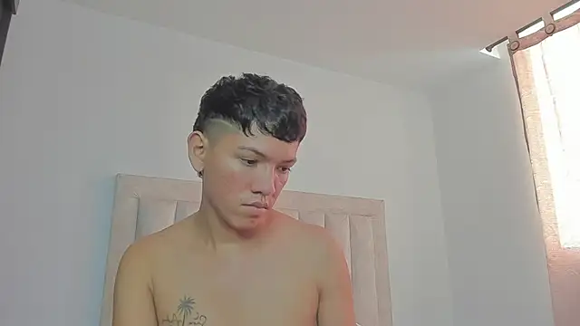 JulianRose 1 online show from February 23, 3:08 pm