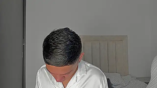 JulianRose 1 online show from February 17, 11:18 am