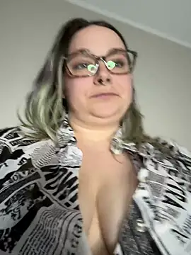 Snapshot of kitten0760 chatting on June 23, 9:57 pm kitten0760 online show from June 23, 9:57 pm