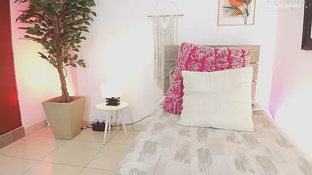 Snapshot of Eyleen_24 chatting on March 6, 8:16 pm Eyleen 24 online show from March 6, 8:16 pm