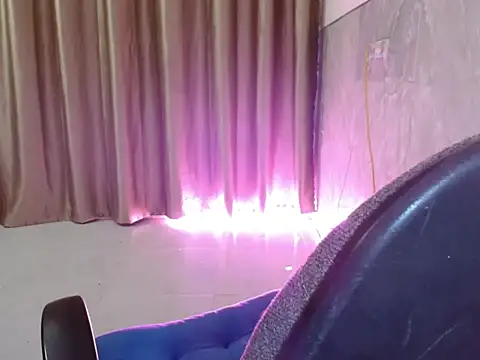 Snapshot of Pink_Pretty chatting on September 14, 5:23 pm Pink Pretty online show from September 14, 5:23 pm