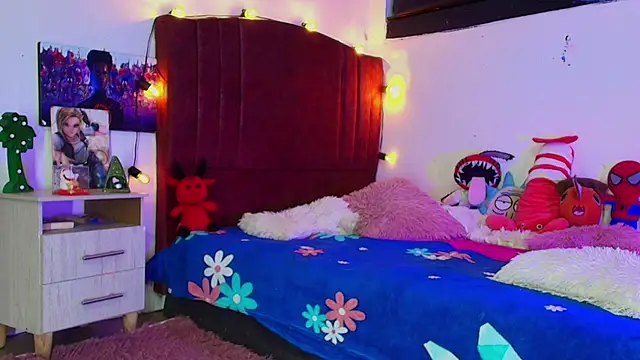 alisson zafiro  online show from November 2, 3:20 am