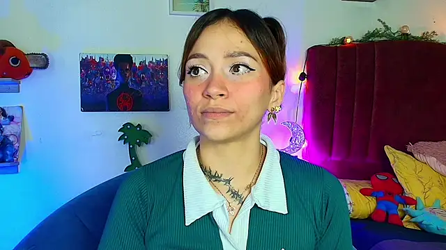 alisson zafiro  online show from March 23, 3:10 am