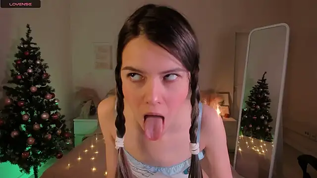 Lil Amelie online show from December 19, 6:45 am